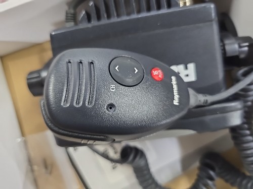 Raymarine RAY 48 Marine VHF Radio Transceiver W/ Fist Mic - Picture 7 of 10