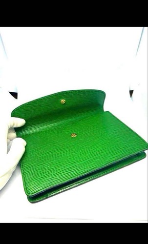 Excellent Condition Louis Vuitton Montaigne 27 Epi Leather Clutch Bag - Picture 8 of 11