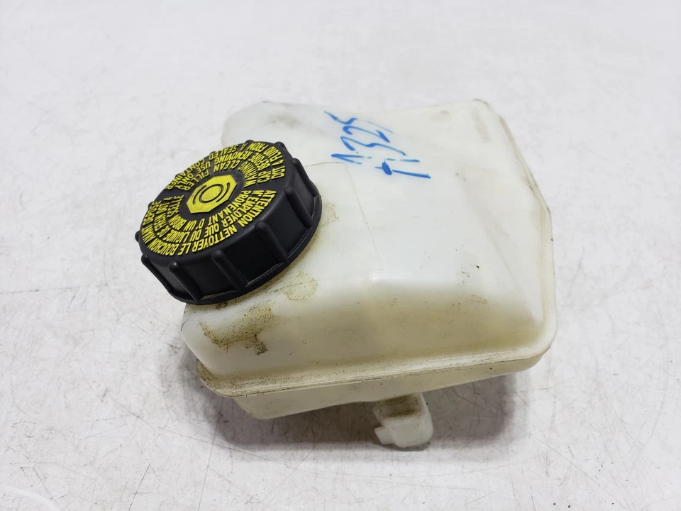 ✅ 16-19 OEM Volvo XC90 Power Brake Booster Master Cylinder Reservoir Bottle - Image 2 of 4
