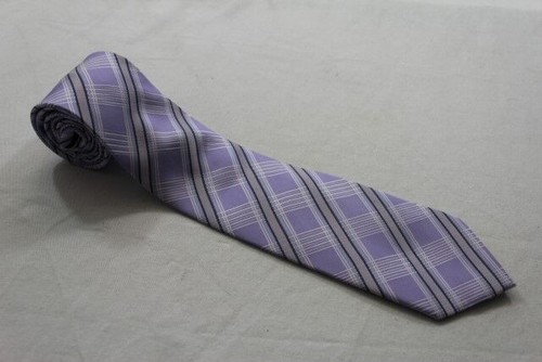 Cravatta a righe pari pari bianca e viola lilla classe - Avantgarde Accessori Cravatta a righe pari pari bianca e viola lilla classe - Avantgarde Accessori