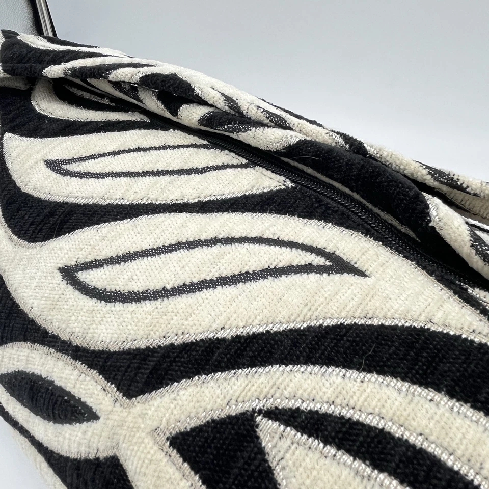 Bolsa Hugger Mugger Yoga Mat Batic preta bege padrão estofado alça de ombro - Imagem 2 de 4