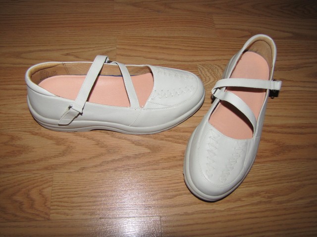 NWOB Dr. Comfort 'Betsy' Off-White Mary Jane Flats - 7M European 35 | eBay