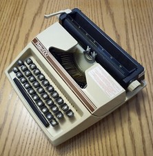 petite 600 antique childrens typewriter made in england thumbnail