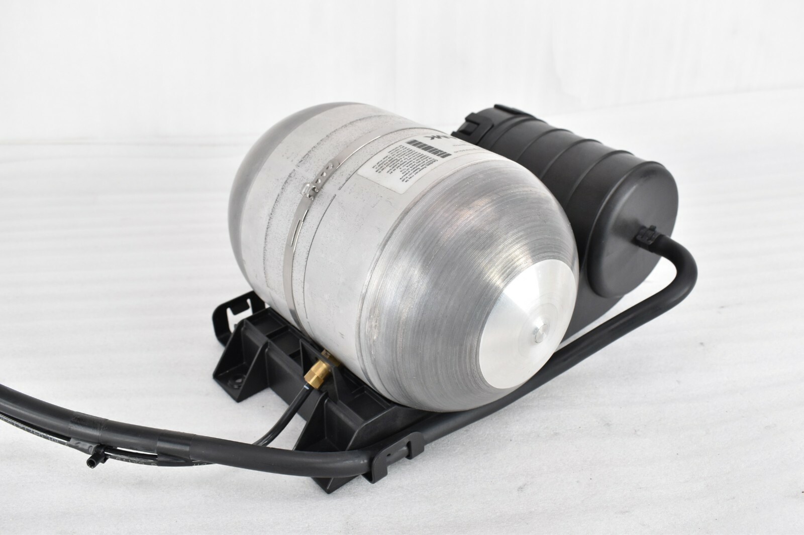 20102015 JAGUAR XJ AIR RIDE COMPRESSOR TANK AW935B709AD OEM 2014