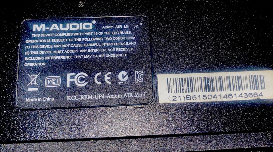 M-Audio Axiom AIR Mini 32 USB MIDI Keyboard & Pad Controller - Image 4 of 4