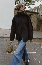 Neuer schwarzer Zara Mantel mit 52% Wolle und abnehmbarem Schal – Größe XS