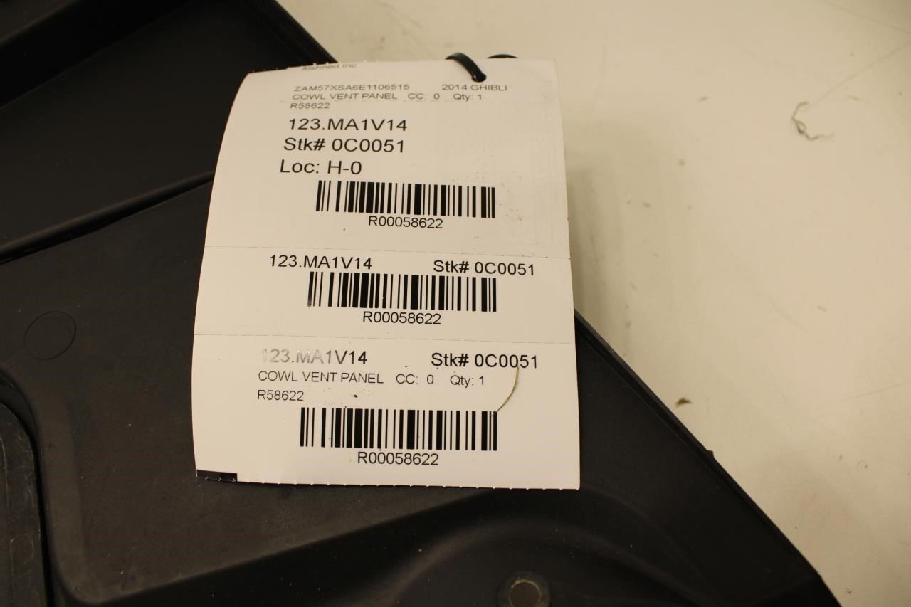 2014-17 Maserati Ghibli 3.0L FR Windshield Cowl Vent Grill Cover Panel 670010468