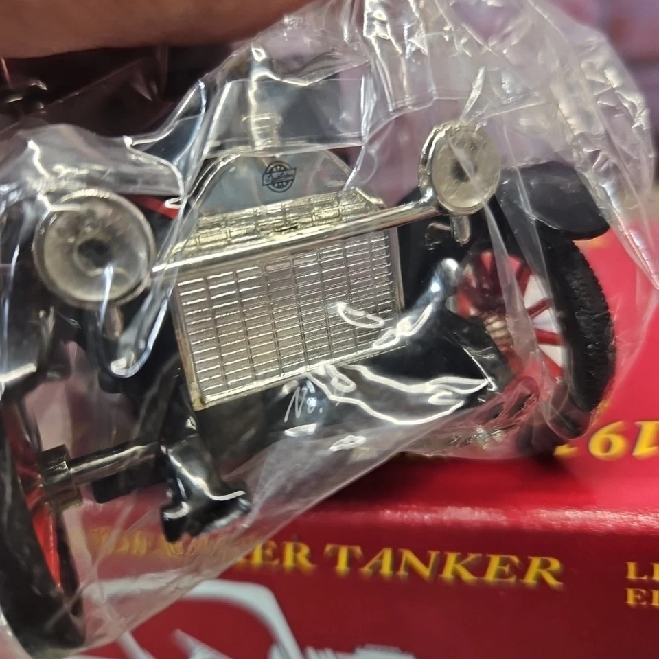 Liberty 1916 Studebaker Tanker Lockable Coin Bank 1:25 Scale - Image 4 of 4