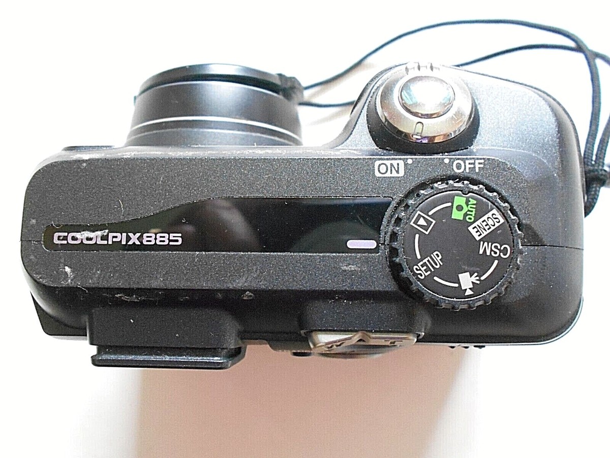 Nikon Coolpix 885 Digital Camera w/built-in Flash and Nikkor Zoom