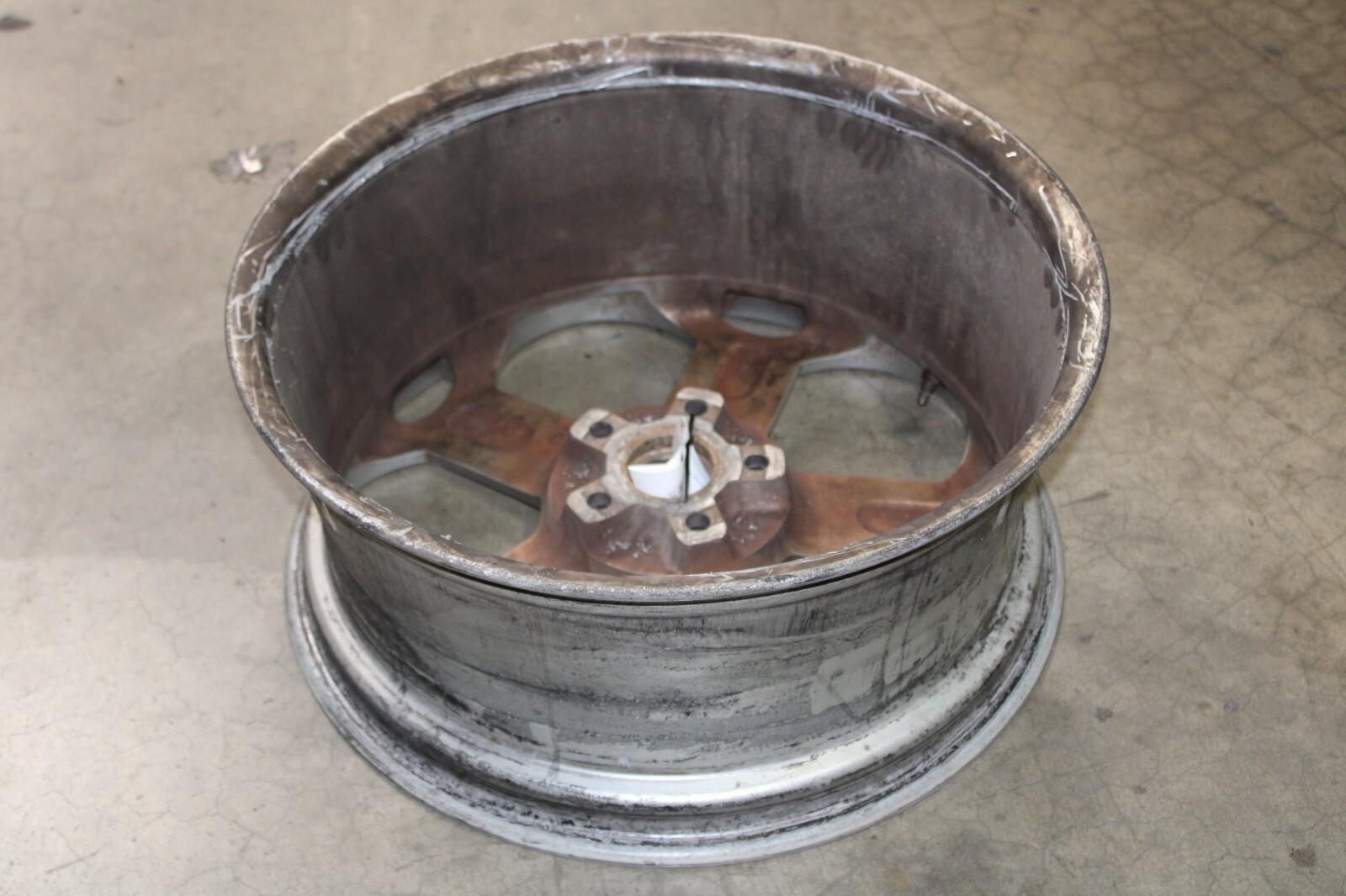 Lamborghini Gallardo, Front Wheel, Scratches, Used, P/N 400601017k