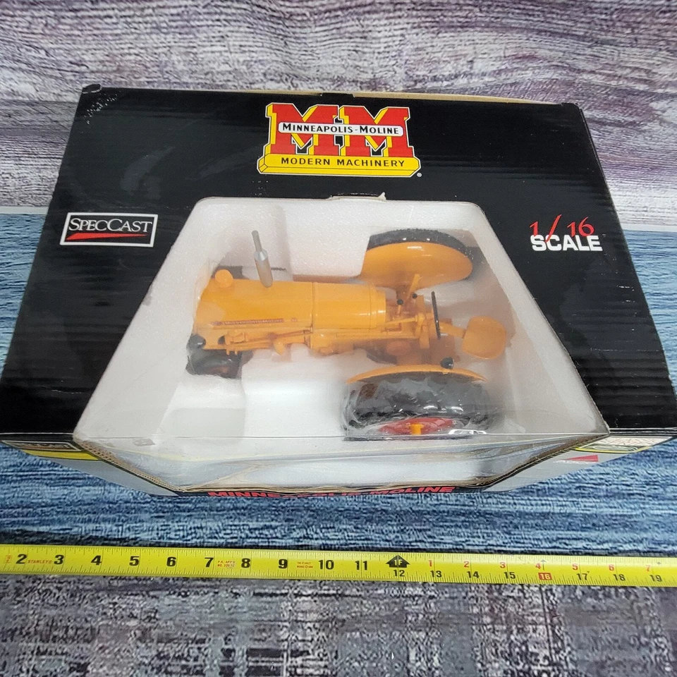 Speccast 2008 1/16 Minneapolis Moline model U LP gas n/front detailed tractor - Image 2 of 4