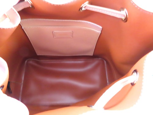 Oroton beige caramel saffiano leather bucket Capri Medium shoulder bag ex con - Picture 6 of 11
