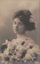 Glamour Postcard - Ladies Fashion / Clothing / Hairstyle / Flowers RS20694