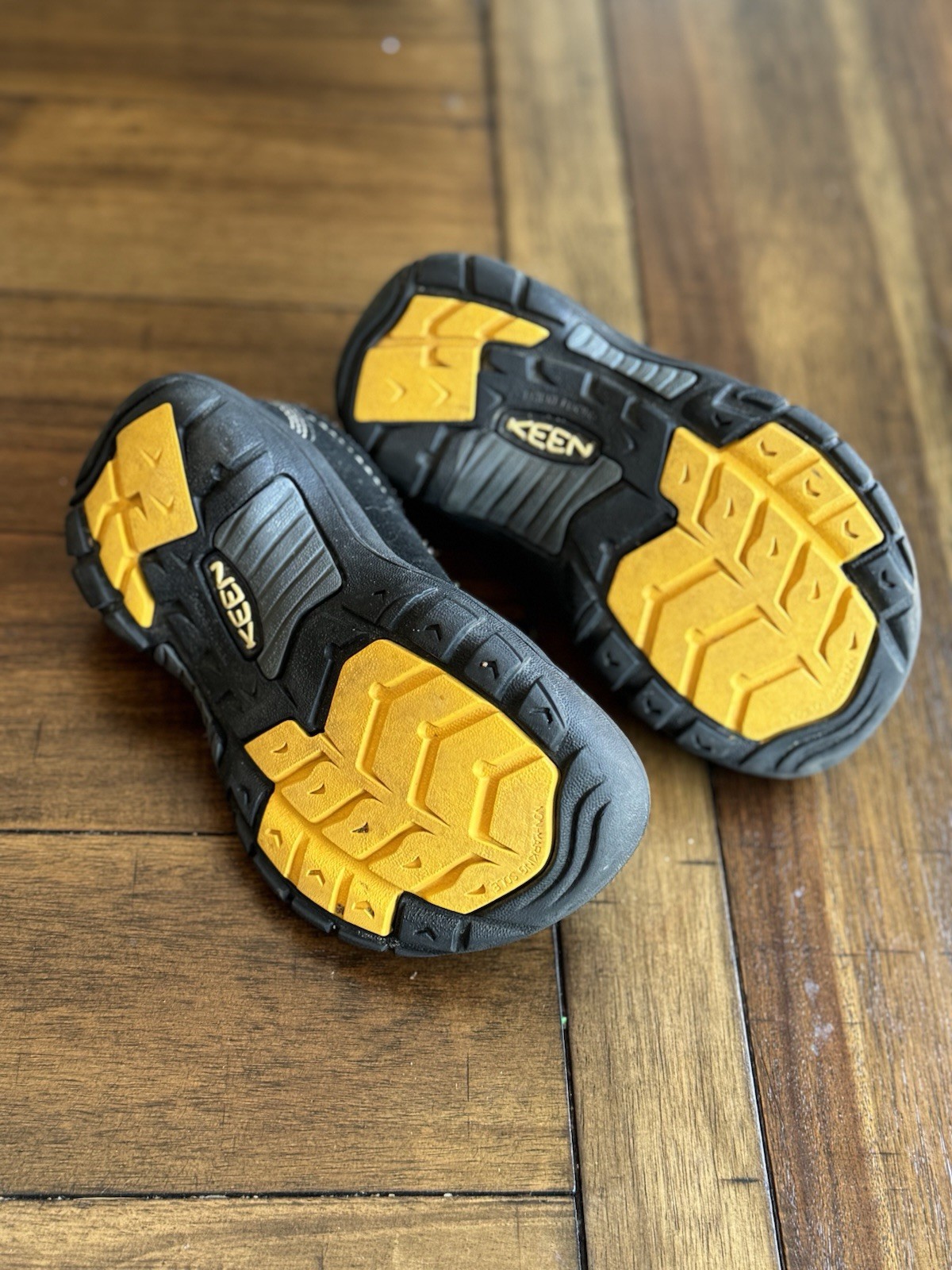 Scarpe sneakers ragazzo KEEN nere in pelle con coulisse taglia T 11 Medium