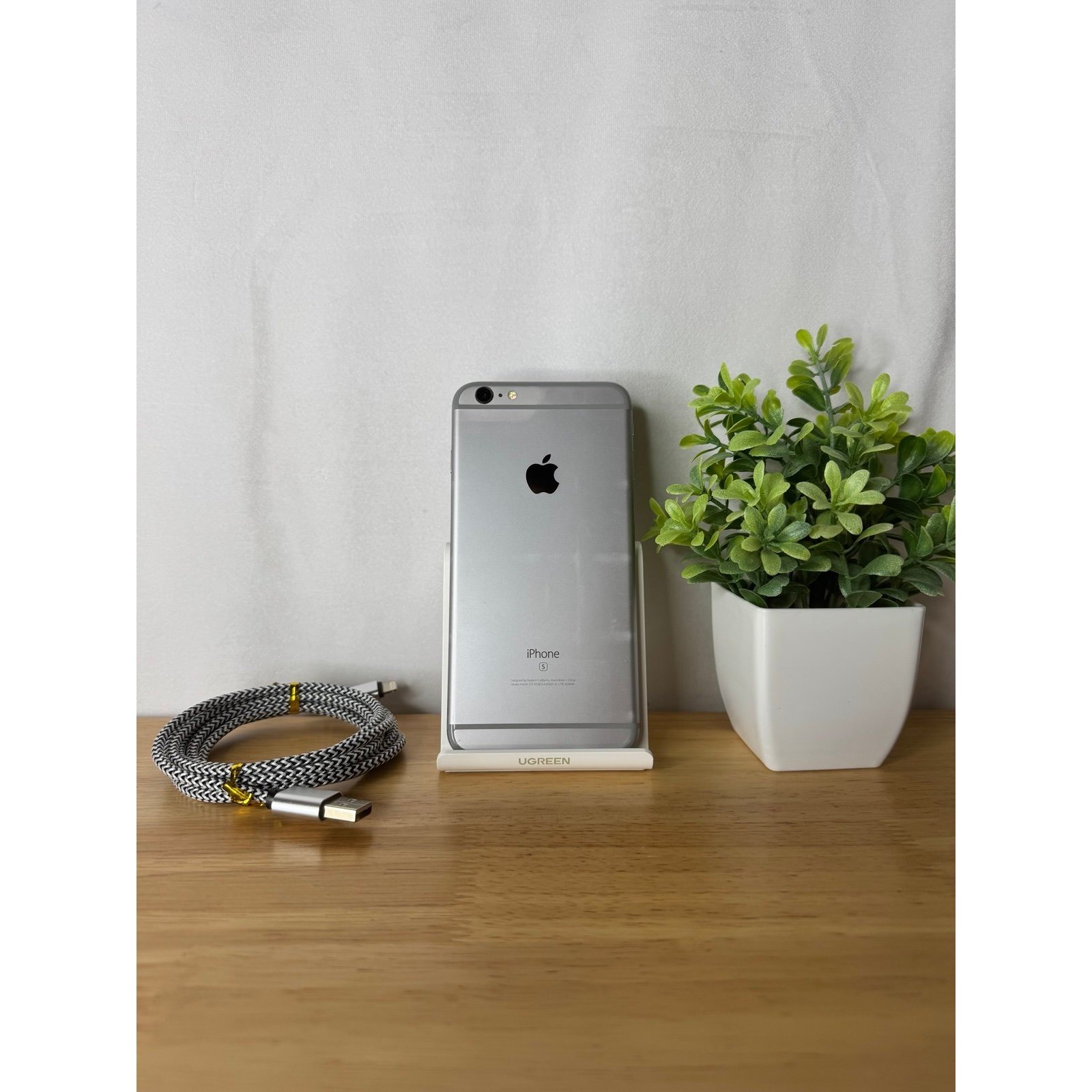 Apple iPhone 6S Plus 32GB in Space Gray - Straight Talk / Tr