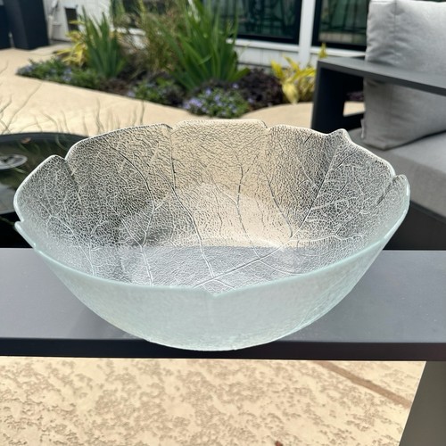 Vintage Arcoroc France 11” Aspen Leaf Clear Textured Large Serving Bowl Salad - Picture 1 of 20