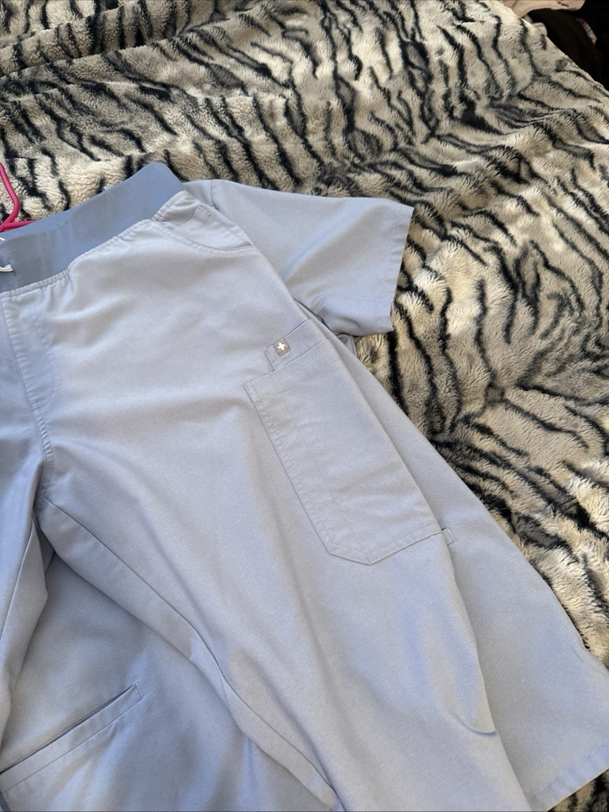 Figs Women’s Scrub Set LG Vapor Blue  Casma Top&Yola HW Skinny Scrub Pants Notes image 3