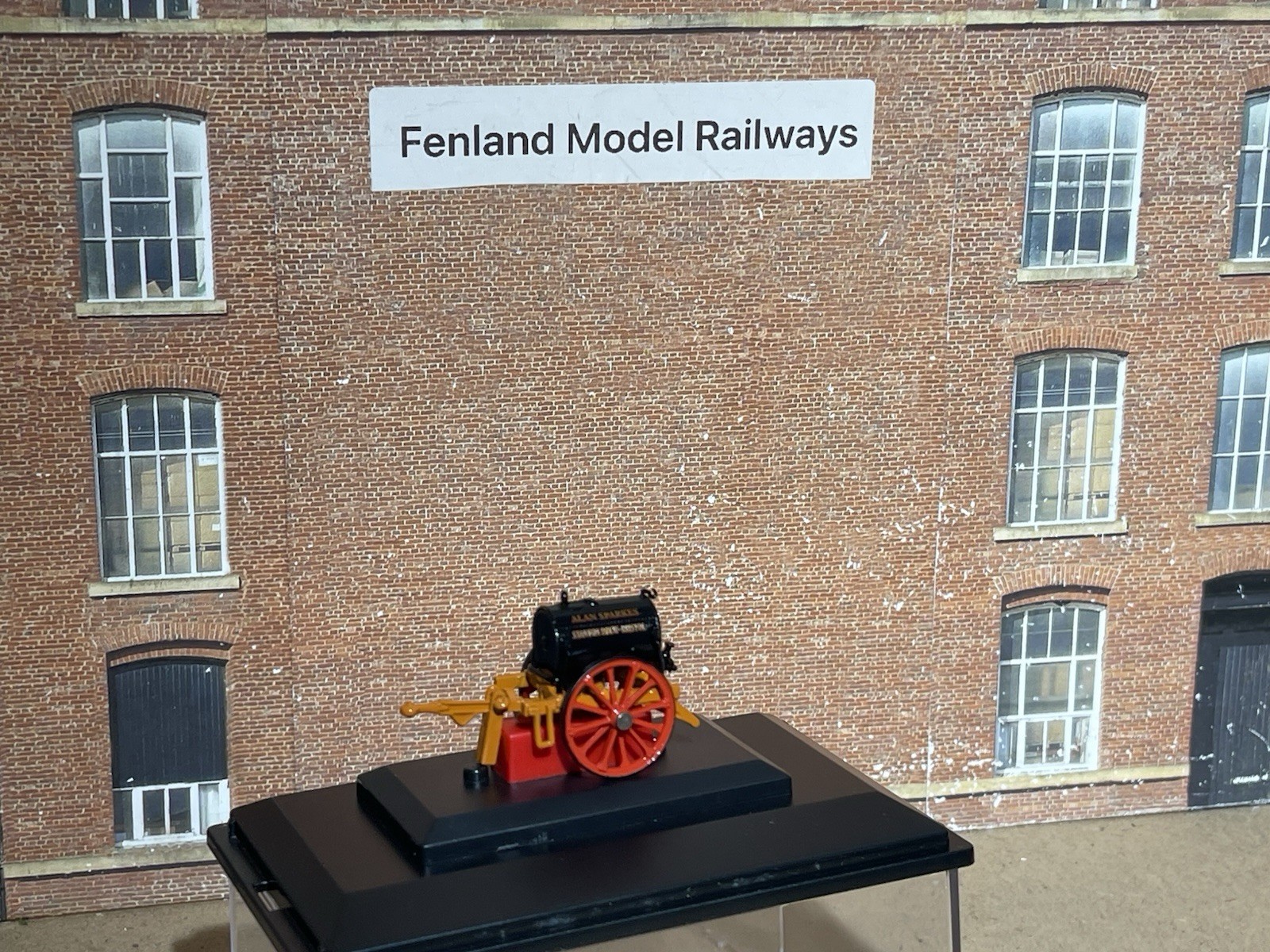 Oxford Diecast Water Bowser Alan Sparkes  1:76 Scale 00 Gauge