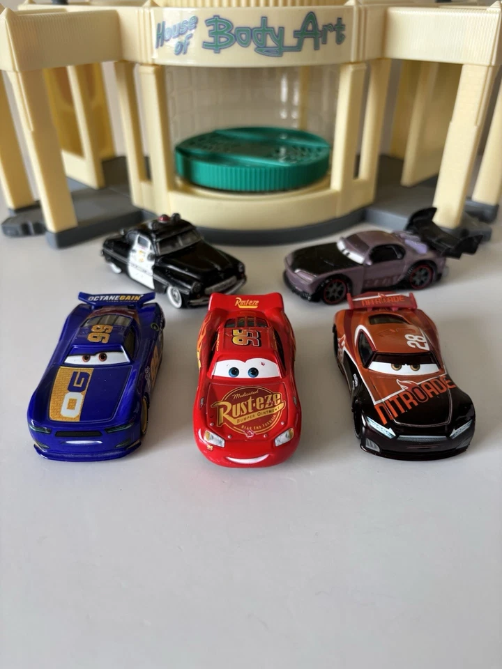 Disney Pixar Cars Ramone's House of Body Art Pintura Juego de 2 Cabinas con 5 Coches✨ Foto 3 de 4