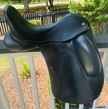 Custom Wolfgang Solo dressage saddle 2022 17.5 Med/Wide, Pristine Condition 