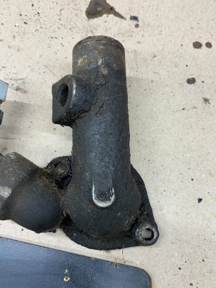 1993 94 95 96 FORD F150 F250 4.9 300 INLINE 6 THERMOSTAT HOUSING WATER OUTLET OE - Image 2 of 4