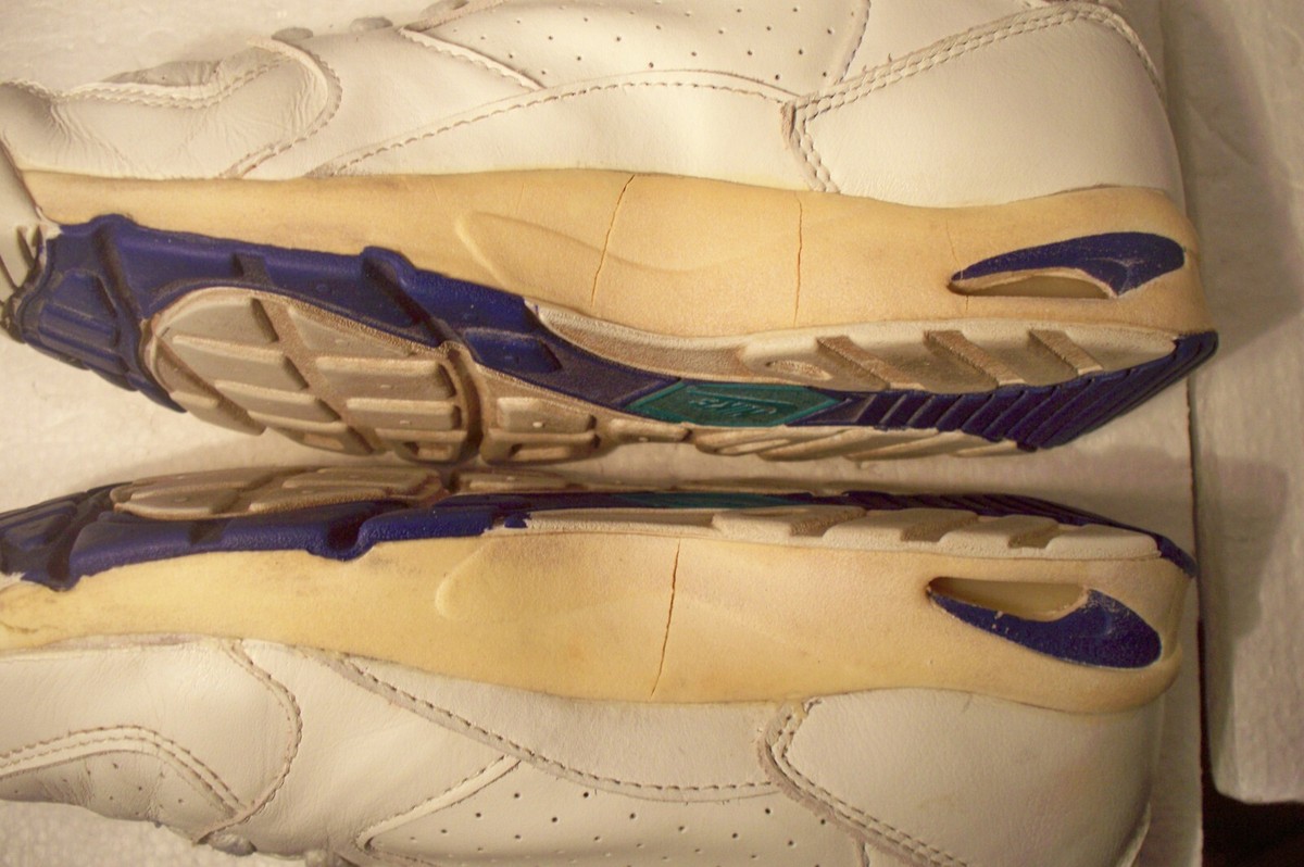 g16)ビンテージ(*'▽')ナイキ・クロス・トレーニング電池交換・レアもの Vintage 1992 Nike Cross Training Sneakers Women size 7.5 for