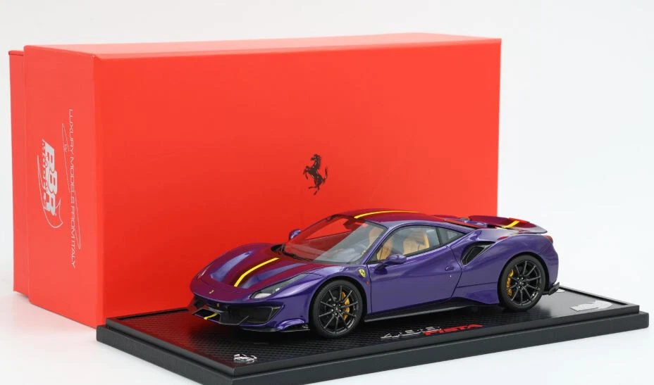 Ferrari 488 PISTA Viola Al Humaid striscia giallo-nera 1/18 P18145VAST2024 BBR - Immagine 3 di 3