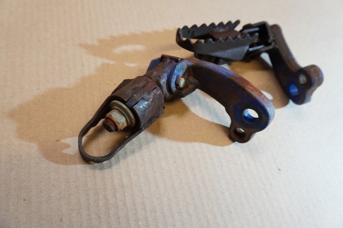 Suzuki DR125 S DR 125 1989 SF43B MODEL set of footrests pegs body frame - Picture 3 of 7