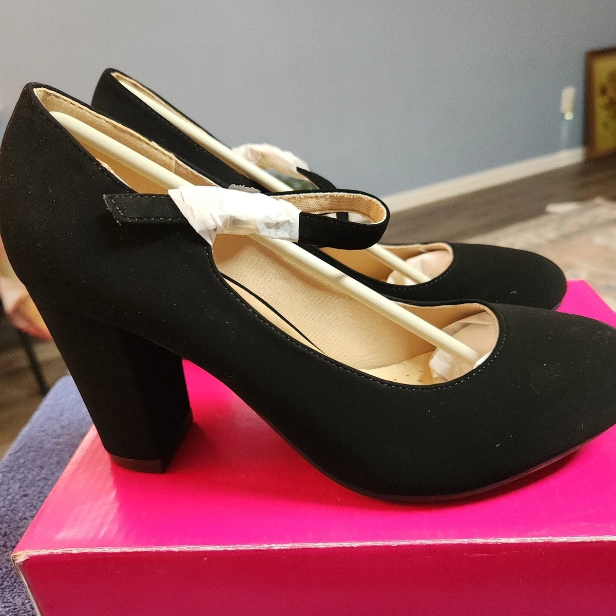 Black 2 inch pumps top