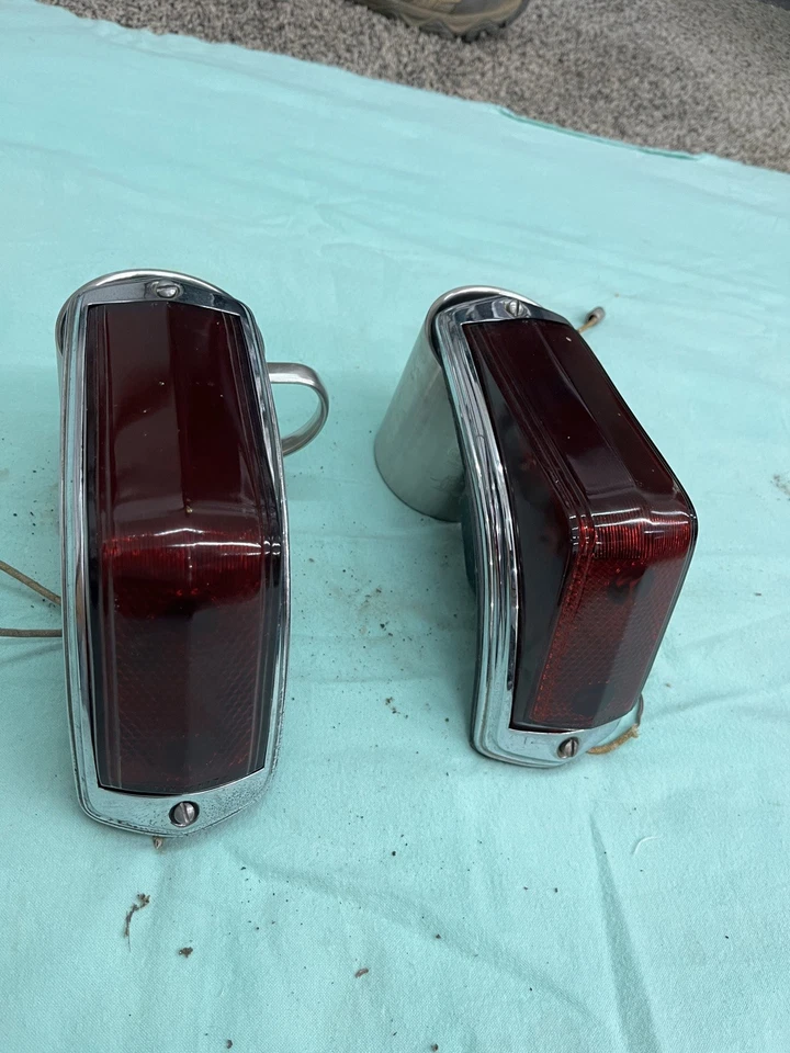 DOS biseles de luces traseras Cadillac 1940, serie 75, lentes y carcasas Foto 4 de 4