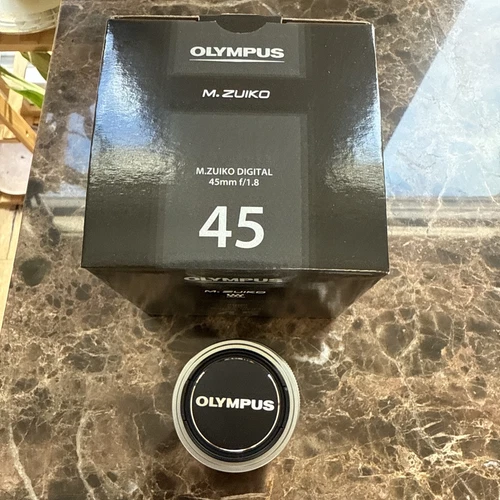 Olympus M.Zuiko Digital 45 mm F/1.8 MFT Objektiv (Silber) - ET-M4518 - WIE NEU - Bild 2 von 4