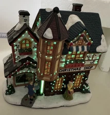 Holiday Time 2004 “Christmas Shop” Fiber Optic Village Collectibles Rare Works