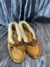 Minnetonka Moccasins Women's Size 6 Very Good Slipper Shoes