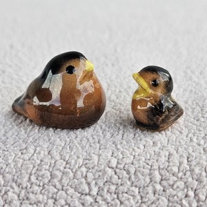 Hagen Renaker Robin Bird Set Mama Baby Black Miniature Set of 2 Figurine 9/16"
