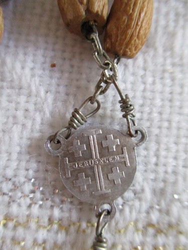 VINTAGE WOODEN ROSARY BEADS FROM JERUSALEM W/ WOODEN CRUCIFIX clad in silvertone - Picture 3 of 5