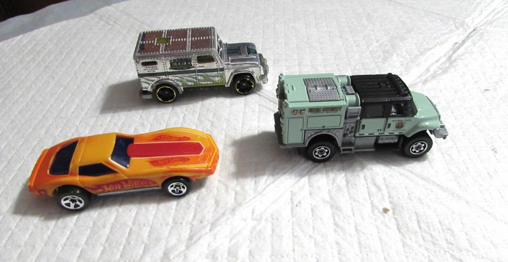 HOT WHEELS Lot of 3 Diecast Vehicles