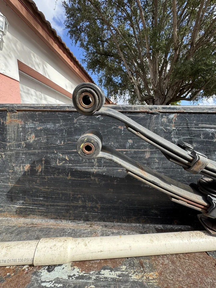 Двухлистная пружина в сборе для переднего привода Ford F150 Raptor 2018–2020 годов - Изображение 3 из 4