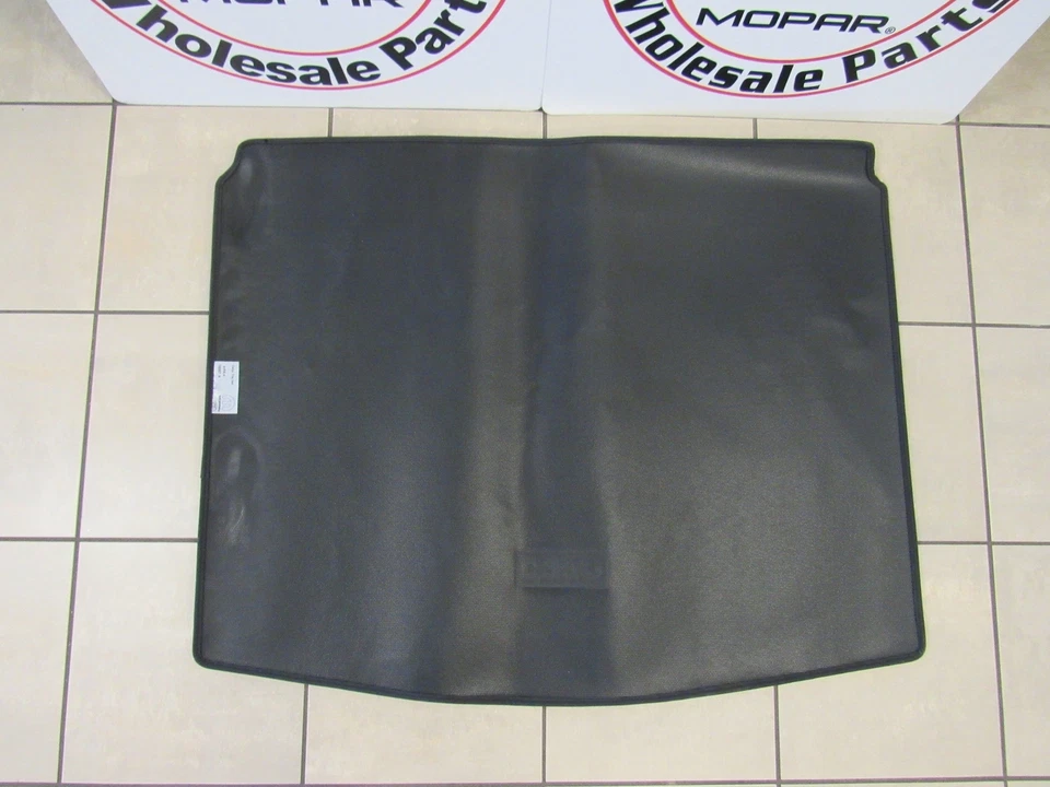 Kit de alfombrilla de alfombra negra Jeep Compass NUEVO OEM MOPAR Foto 3 de 4