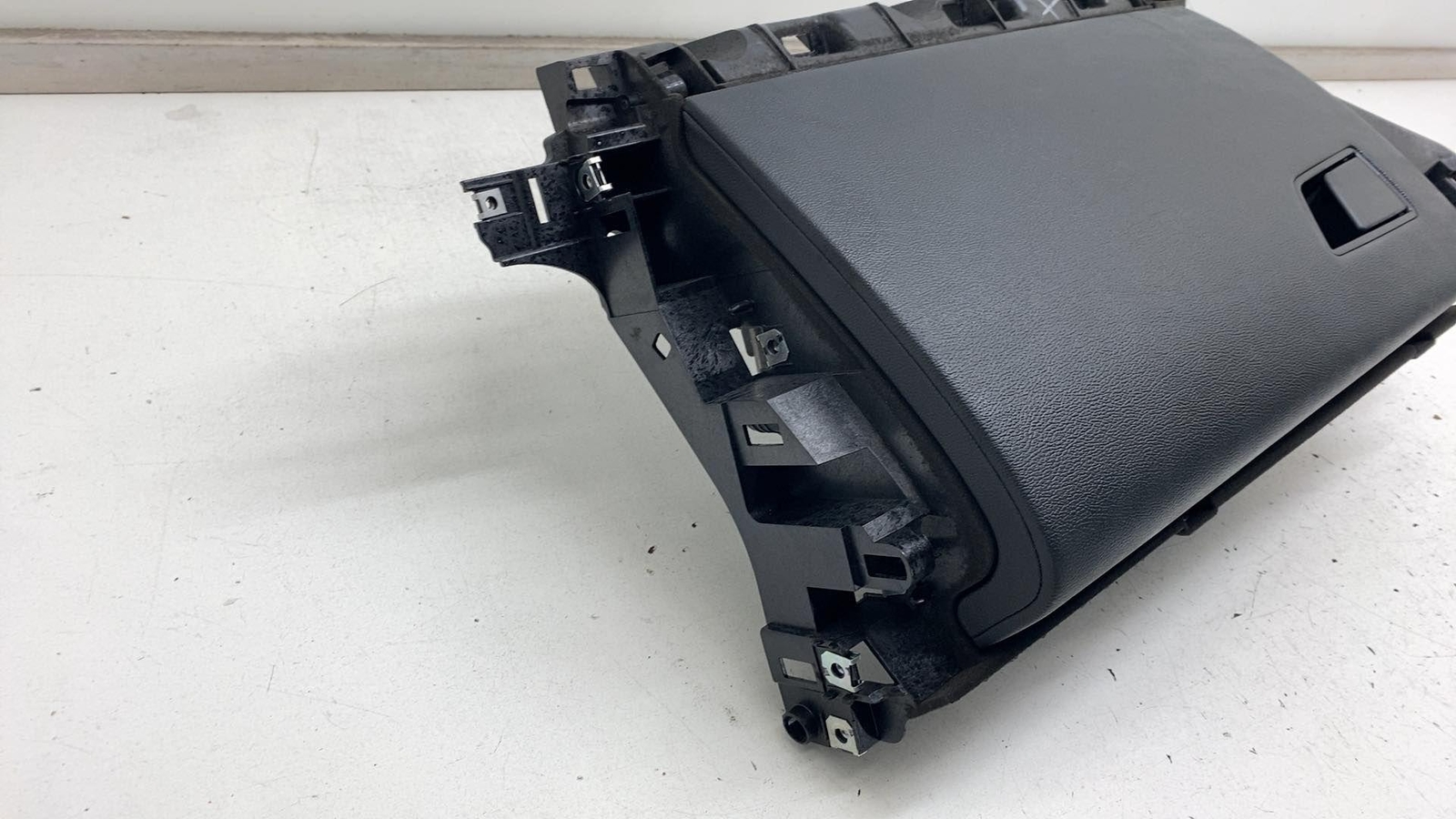 ⭕ 17-20 Maserati Levante Front Dash Glove Box Compartment Glovebox OEM 670061980