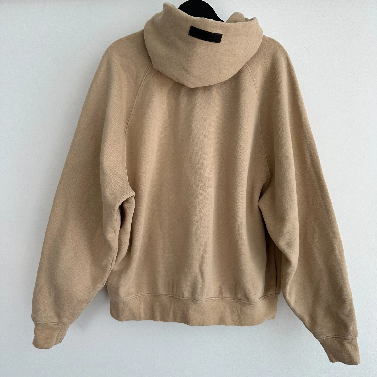 Felpa con cappuccio Fear of God Essentials uomo media marrone logo fumo streetwear sabbia neutra