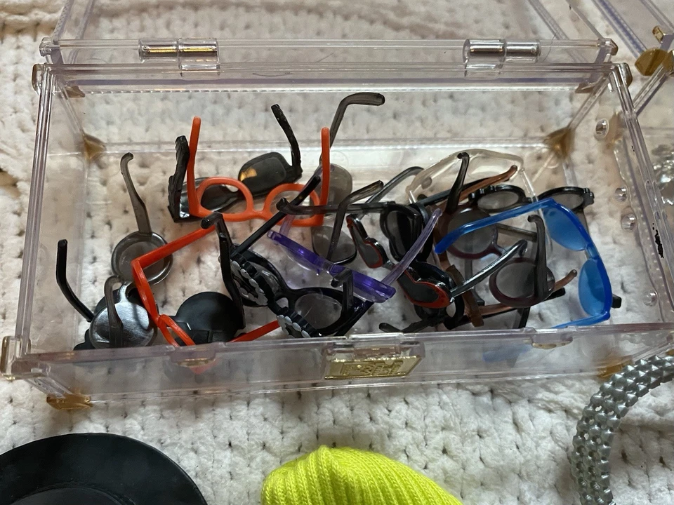 Gran 90+ Piezas Muñeca Barbie Moda Accesorios Lote Gafas de Sol Cinturones Zapatos Sombreros +++ Foto 2 de 4