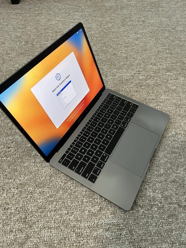 Laptop Apple MacBook Pro 13 pulgadas (128 GB SSD, Intel Core i5, 8 GB RAM) - Gris espacial Foto 3 de 4