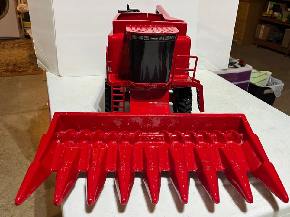 Case/IH 2388 Axial Flow Combine w 8 Row Corn Head Signed 1/16 by Scale Models - Image 2 of 4
