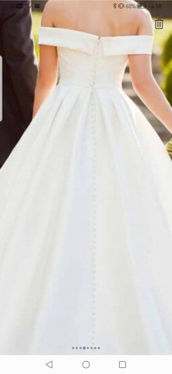 New with tags/unaltered Essense of Australia Wedding Dress