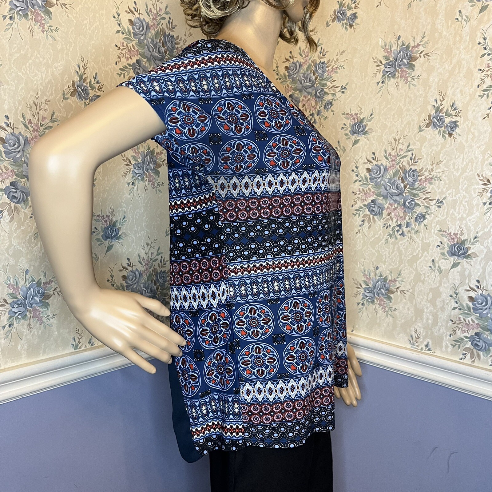 Lavish Multicolored Geometric Split Back Shirt, S… - image 3