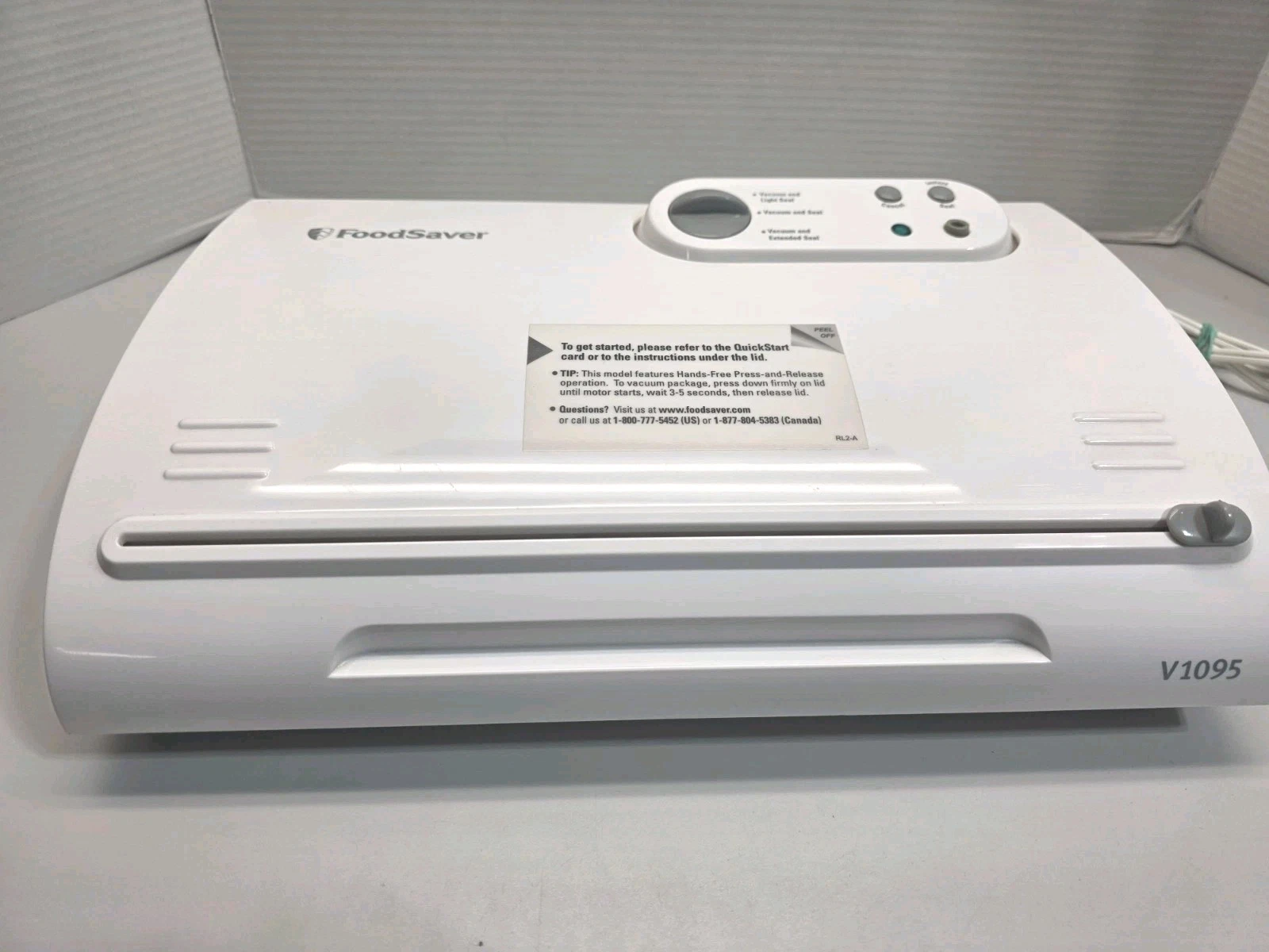 FoodSaver V1095 Vacuum Sealer Food Saver Hands Free Press Clean Tested No Rolls