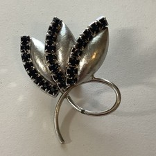 Vtg brushed silver tone & blue sapphire rhinestone brooch