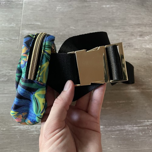 Neu mit Etikett Lilly Pulitzer Jeanie Gürteltasche Bauchtasche Crossbody Onyx (schwarz mit gold) - Bild 5 von 9