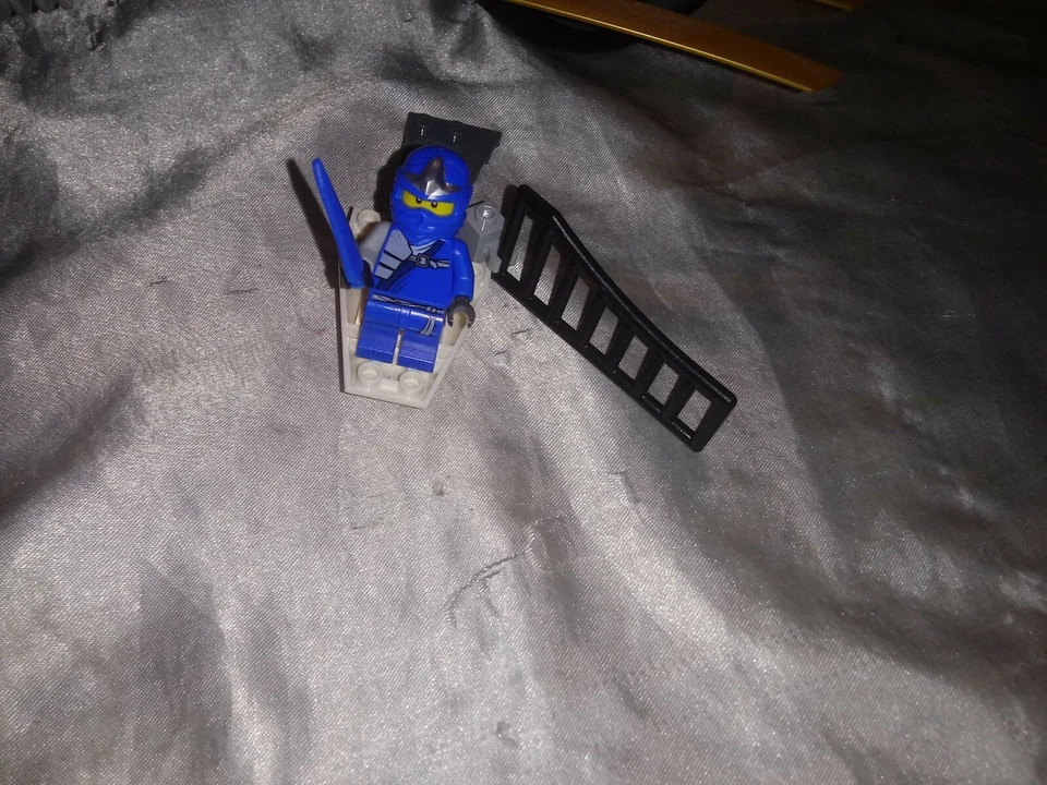 LEGO NINJAGO 9449 2012 ULTRA SONIC RAIDER SET USADO Foto 4 de 4