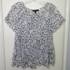Banana Republic Floral Back White Blouse Size XS Cap Sleeves Ruffle Feminine